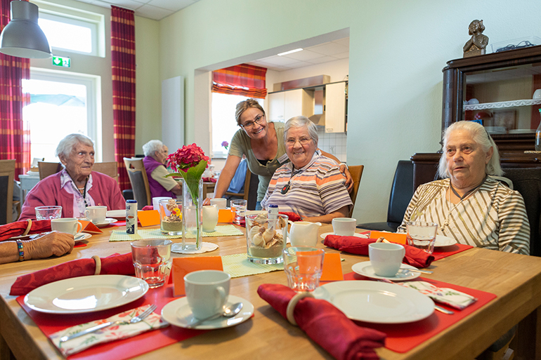 Seniorin in der Tagespflege Kirk